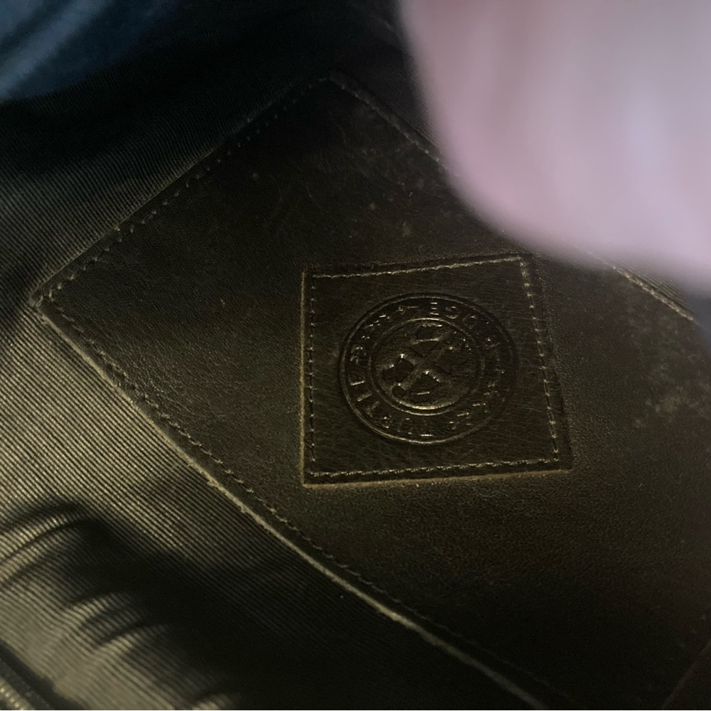 Hand Crafted And Tooled Leather Purse. - image 4